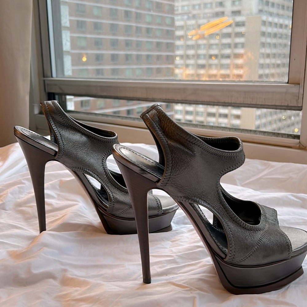 Gorgeous YSL Yves Saint Laurent Platform Heels Pewter -Silver Gray- beautiful!